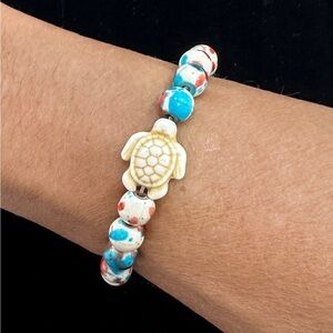 Turtle stretchy bracelet - New - comes in cute little see thru black bag